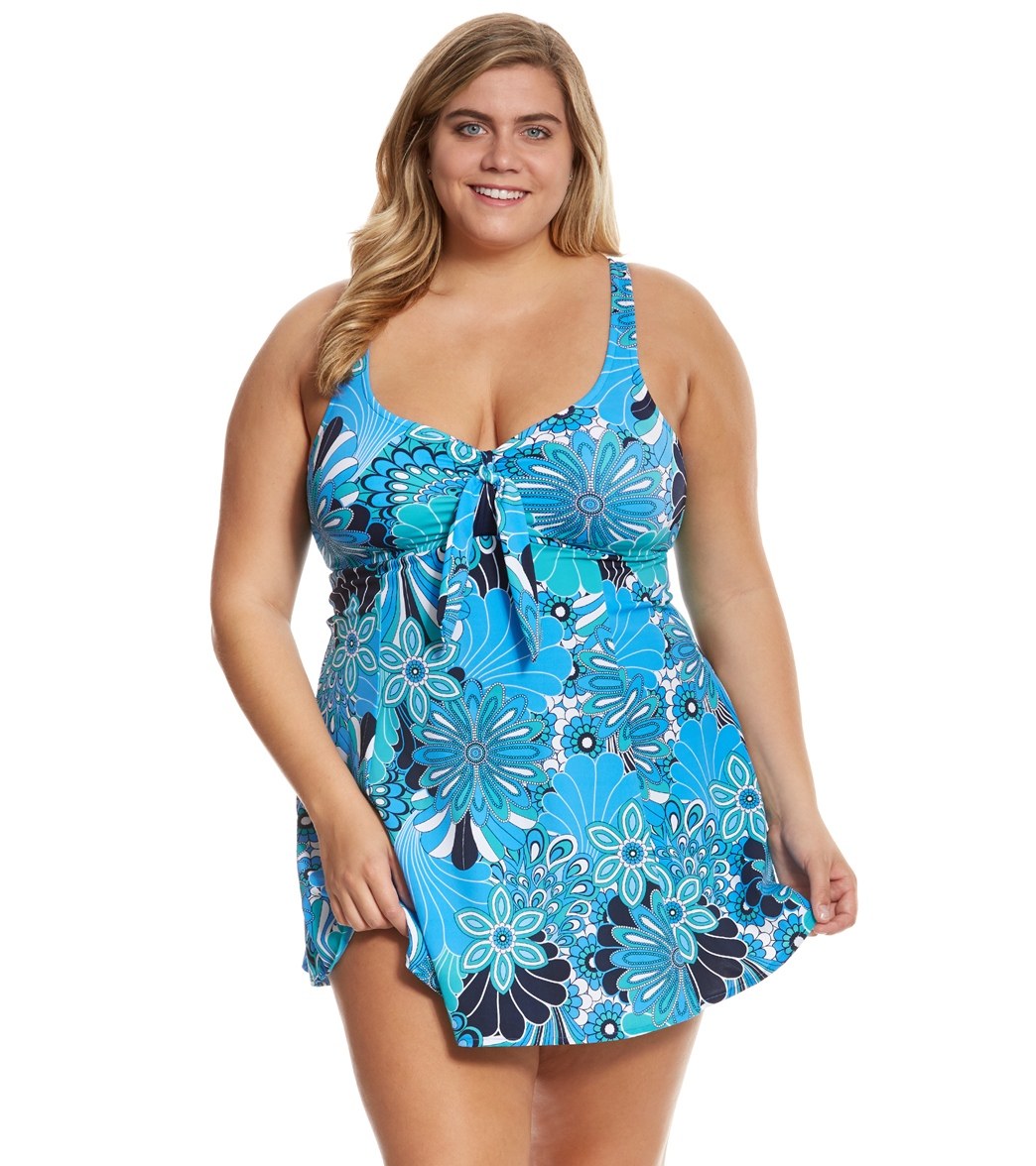 How To Choose Flattering Plus Size Swimwear