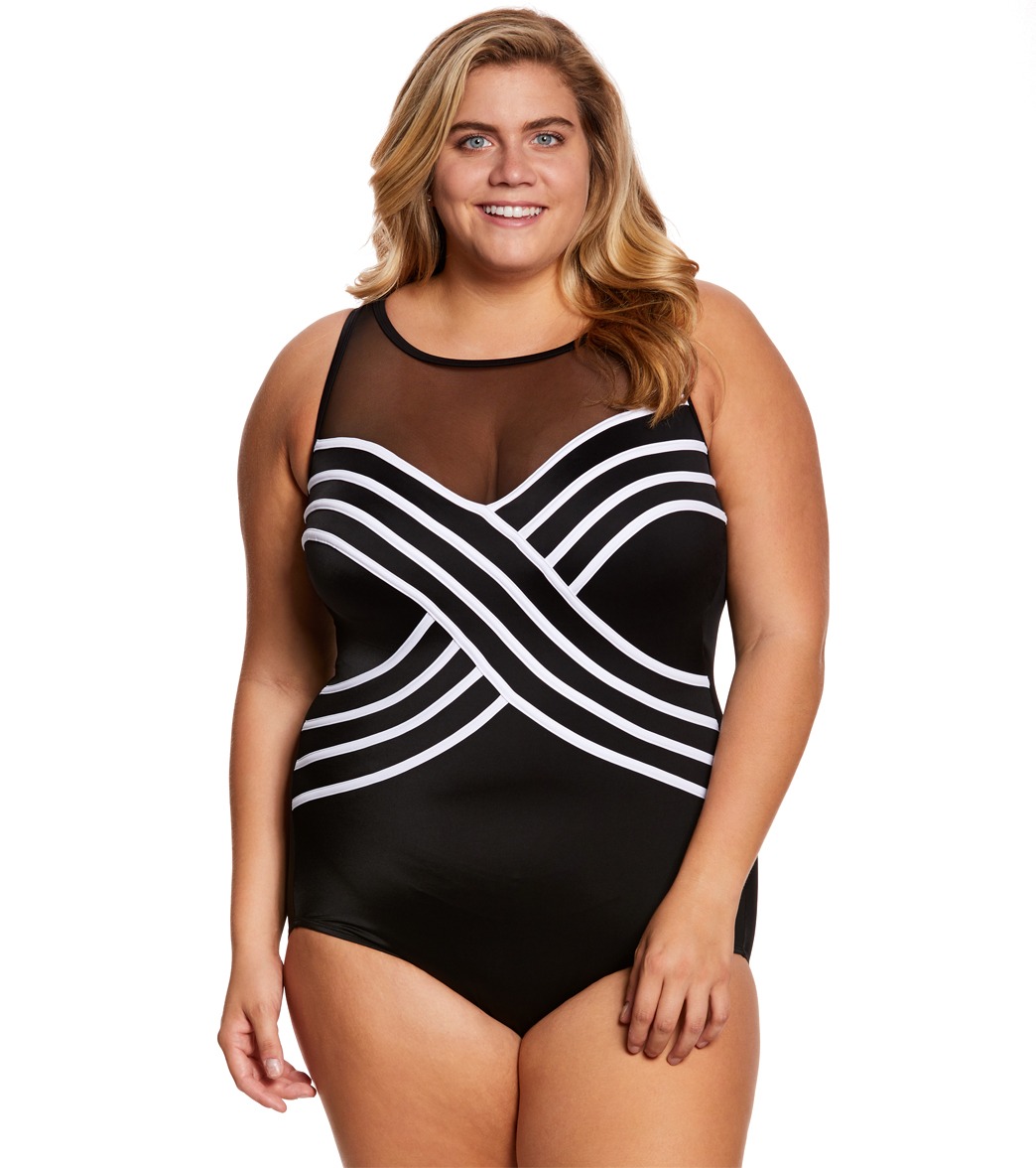 How to Choose Flattering Plus Size Swimwear