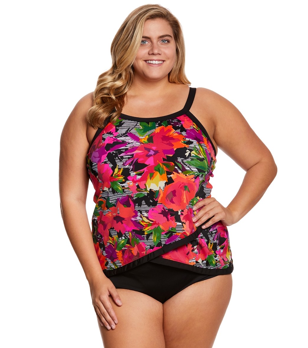 How to Choose Flattering Plus Size Swimwear