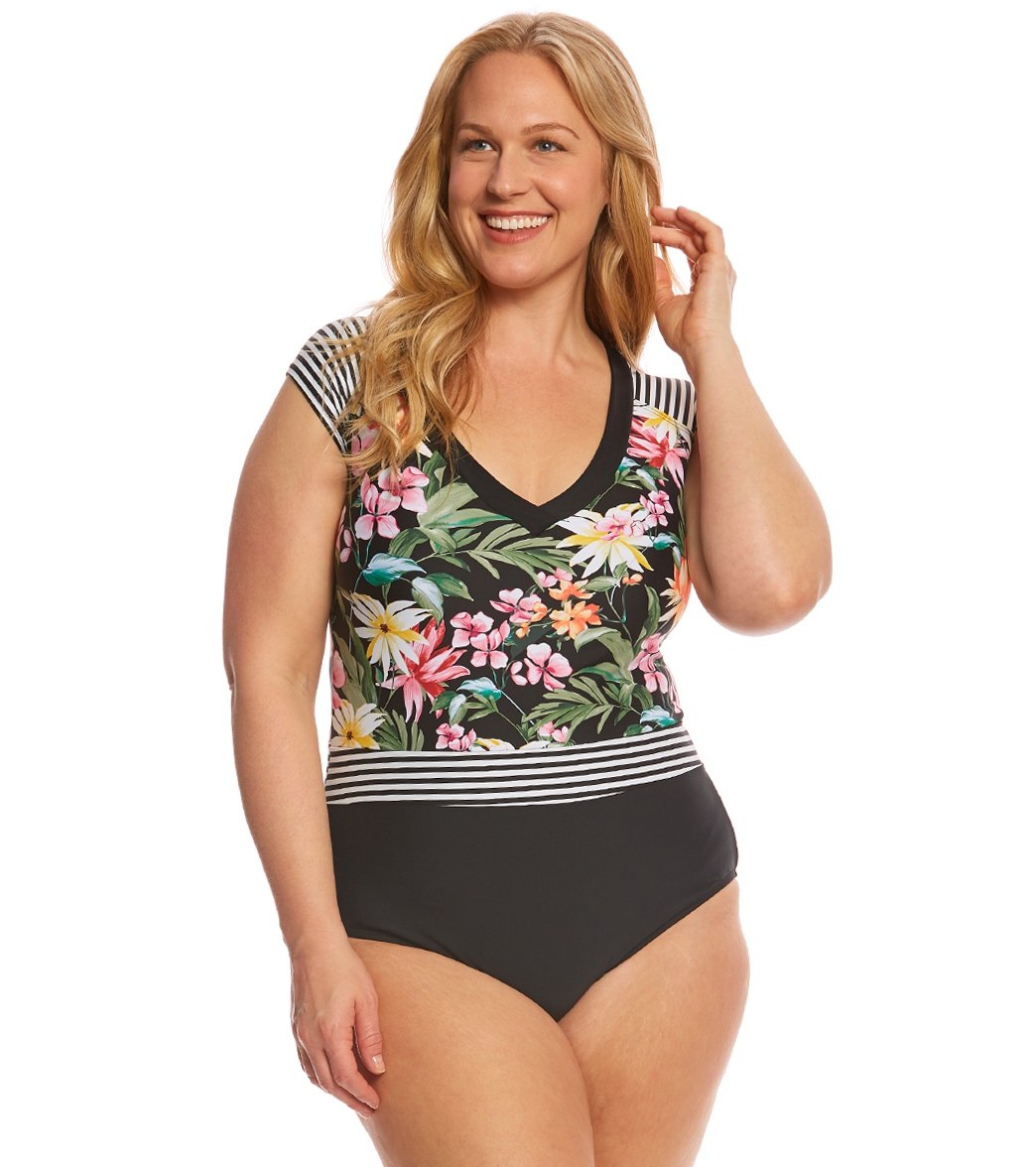 The main traits of your apple shaped body are: Best Bathing Suits for Apple Shaped Bodies – Define Your Waist Apple shaped women carry the most in their midsection, meaning tummy is the widest place of their silhouette. In addition, apple shaped women are bigger on top than on the bottom.
