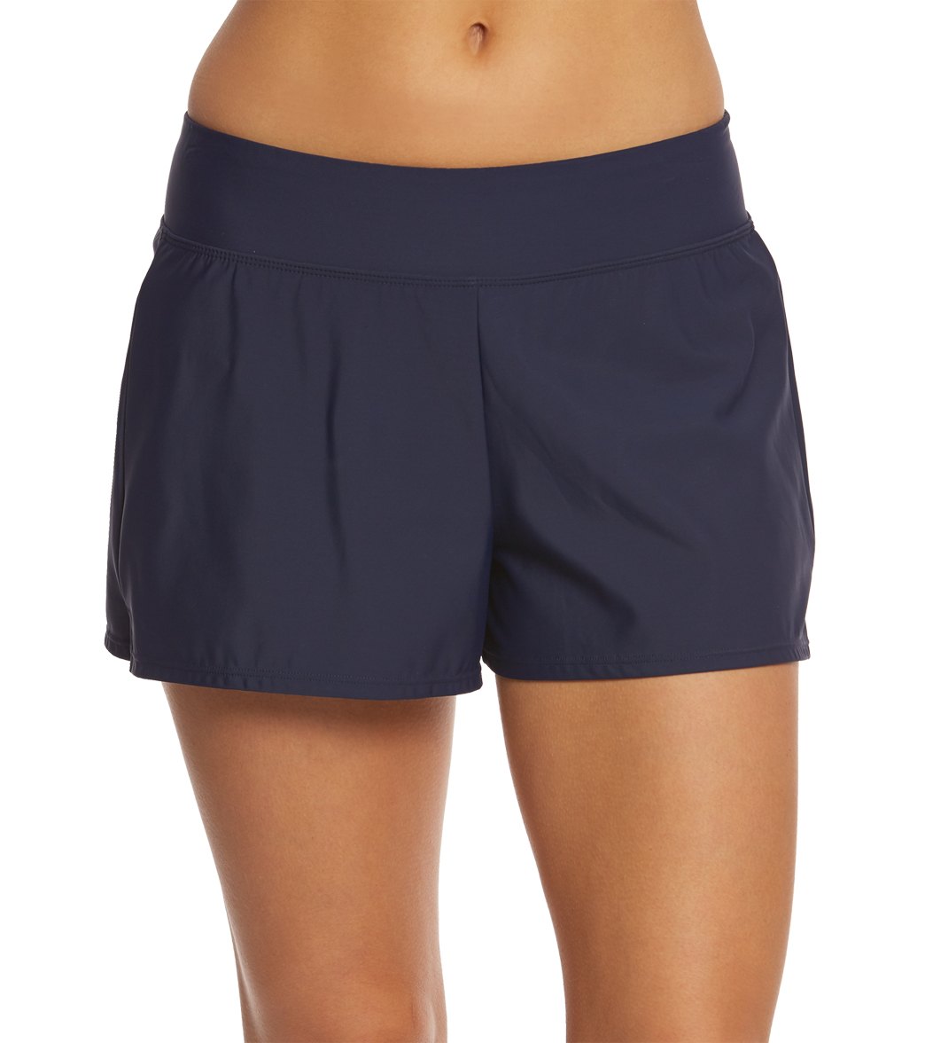 How to Choose Flattering Plus Size Swimwear