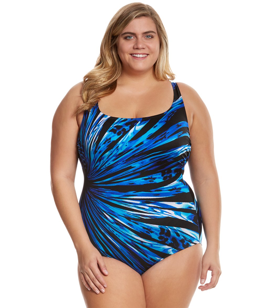 How to Choose Flattering Plus Size Swimwear